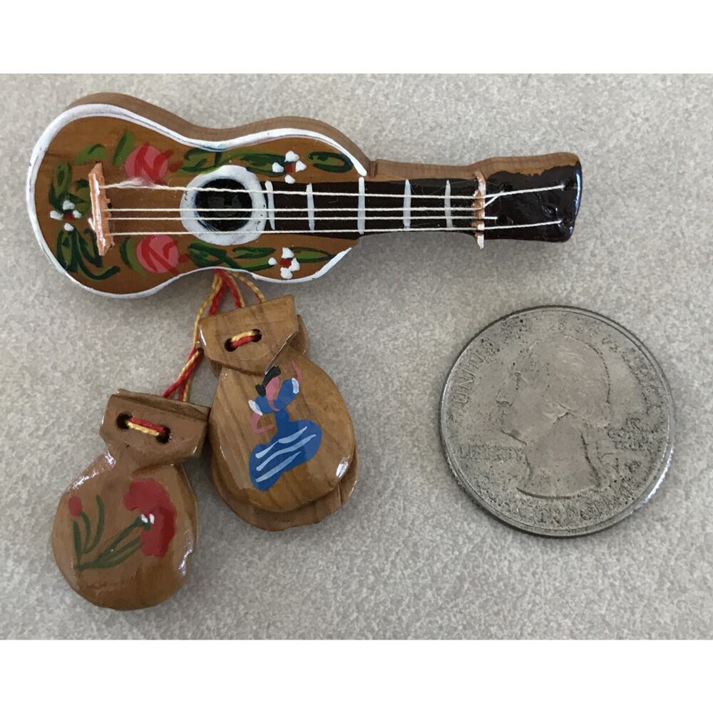 Vintage Mid Century Mexican Spanish Painted Wooden Guitar Castanets Brooch Pin - Picture 2 of 3
